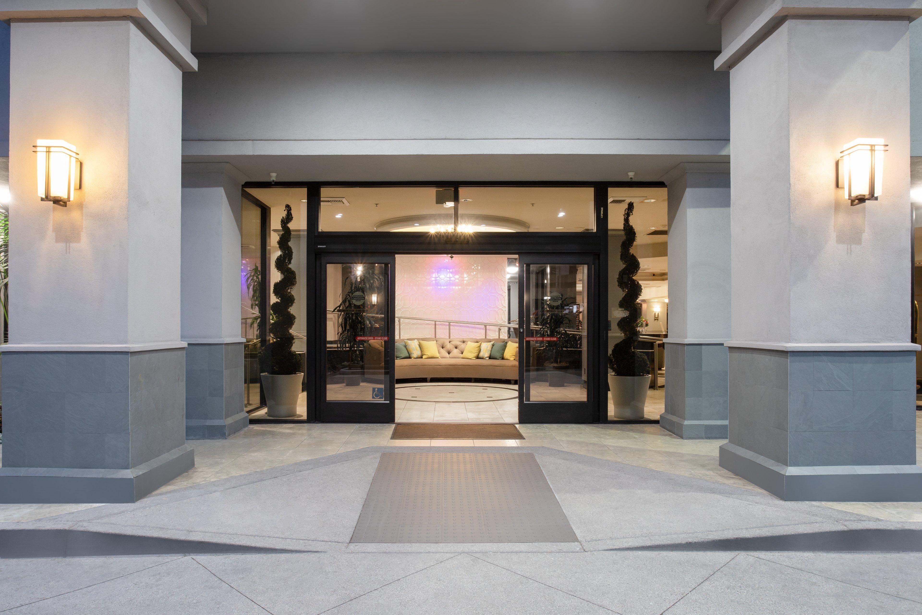 Отель Crowne Plaza Costa Mesa Orange County By Ihg Экстерьер фото