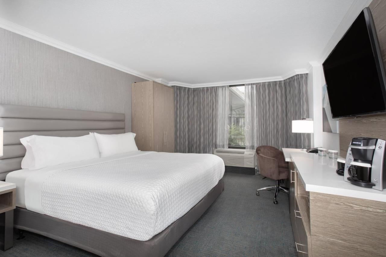 Отель Crowne Plaza Costa Mesa Orange County By Ihg Экстерьер фото