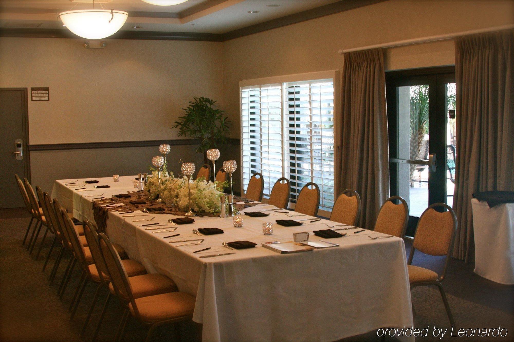 Отель Crowne Plaza Costa Mesa Orange County By Ihg Экстерьер фото