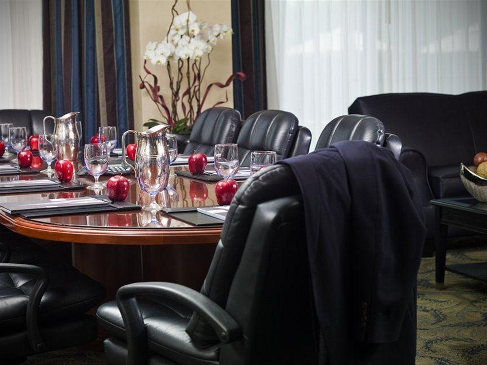 Отель Crowne Plaza Costa Mesa Orange County By Ihg Бизнес фото