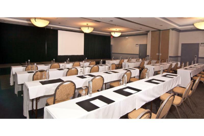 Отель Crowne Plaza Costa Mesa Orange County By Ihg Экстерьер фото