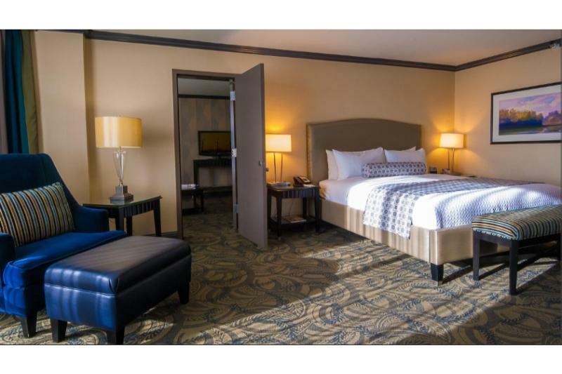 Отель Crowne Plaza Costa Mesa Orange County By Ihg Экстерьер фото