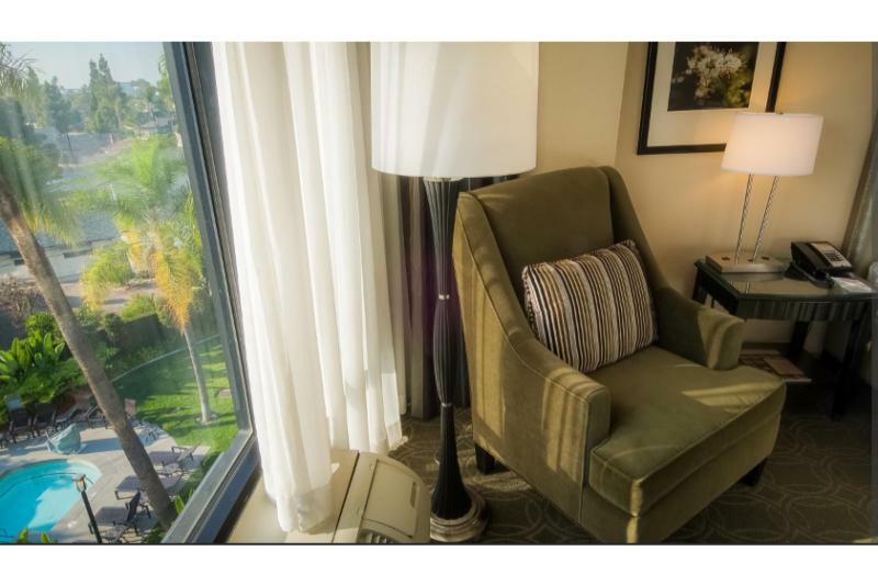 Отель Crowne Plaza Costa Mesa Orange County By Ihg Экстерьер фото