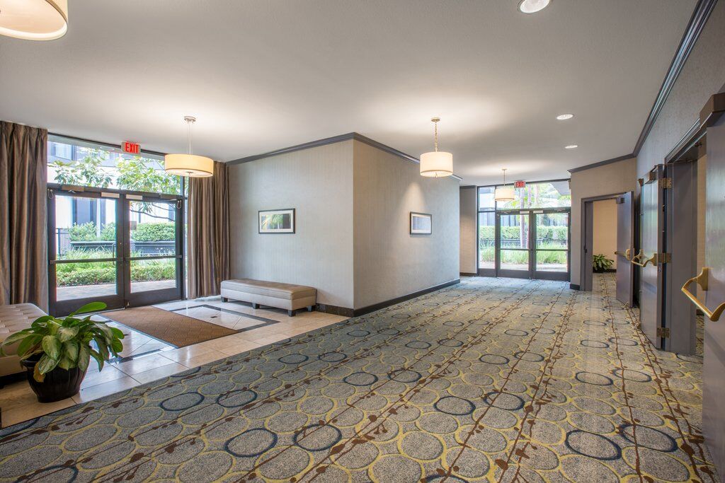 Отель Crowne Plaza Costa Mesa Orange County By Ihg Экстерьер фото